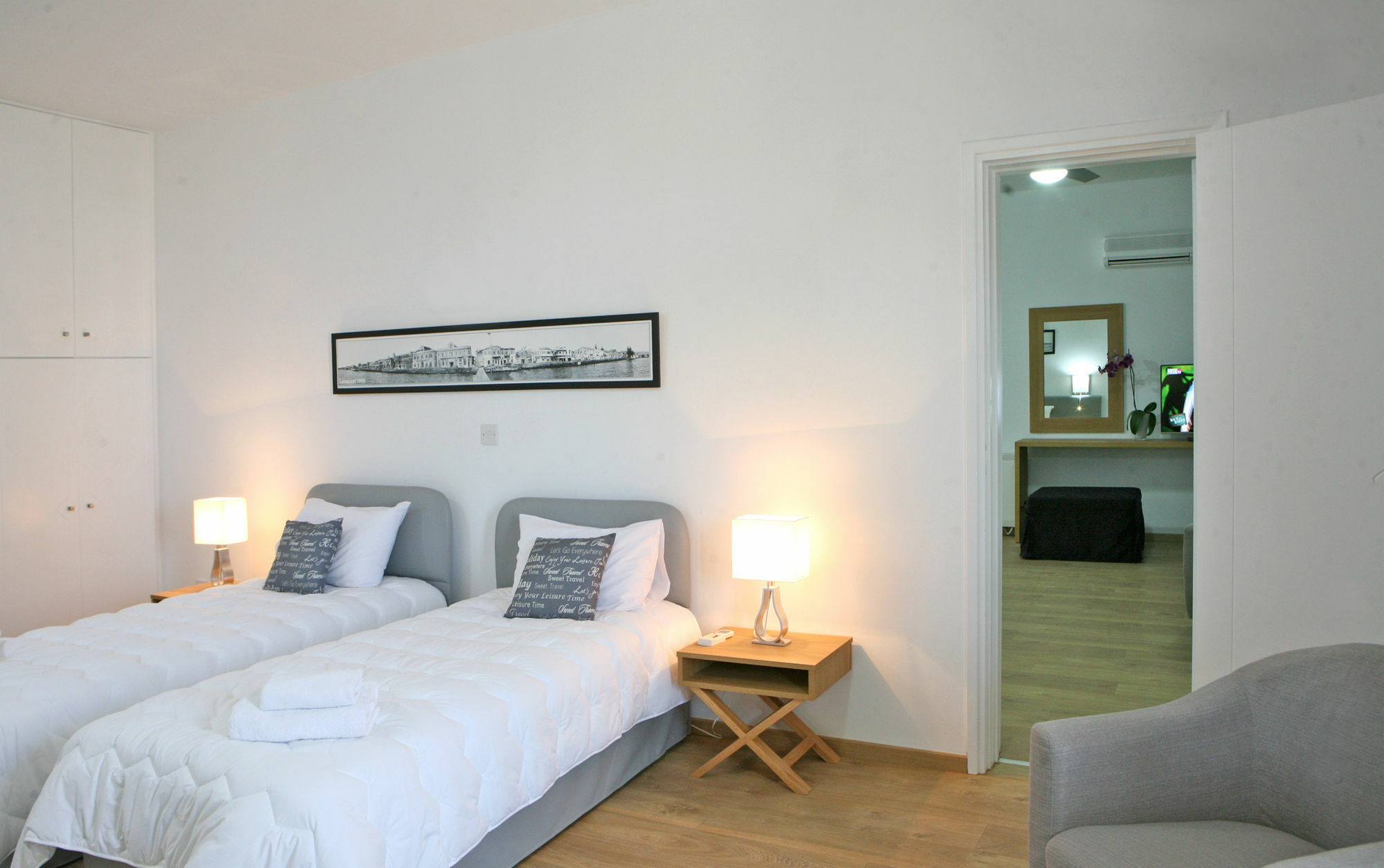 Corina Suites And Apartments Лимасол Экстерьер фото